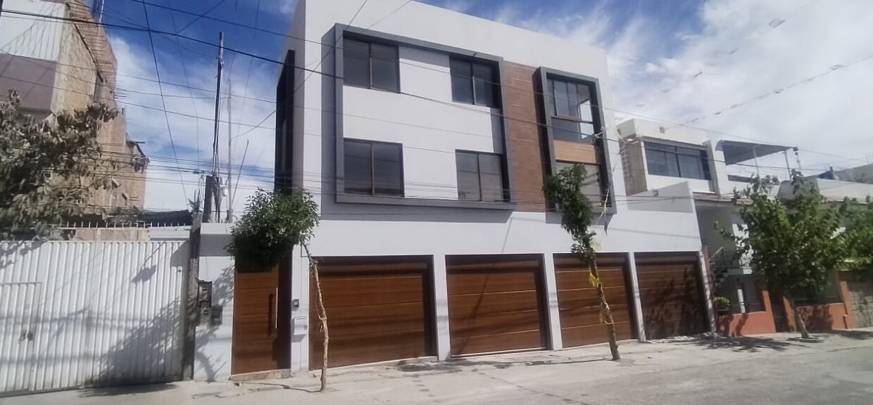 CASA EN VENTA DE ESTRENO PAUCARPATA BETO II