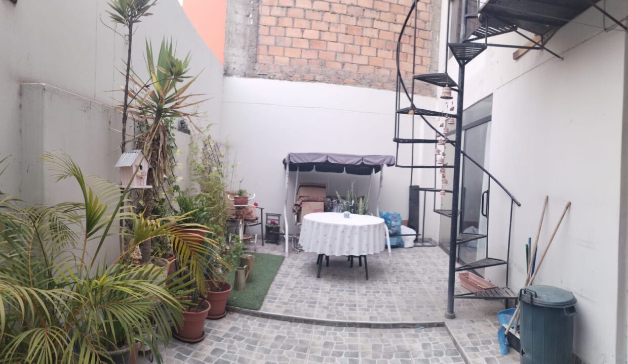 CASA EN VENTA EN AV DOLORES CERCADO 2