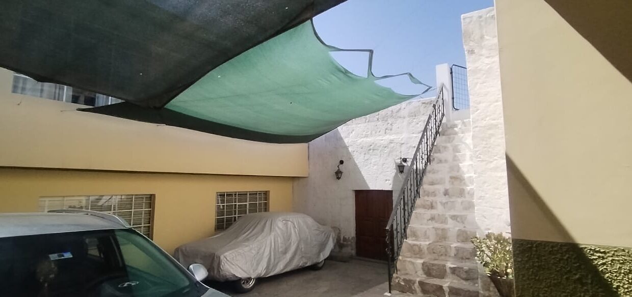 CASA EN VENTA EN CERRO VIEJO 532 M2 CERRO COLORADO IX