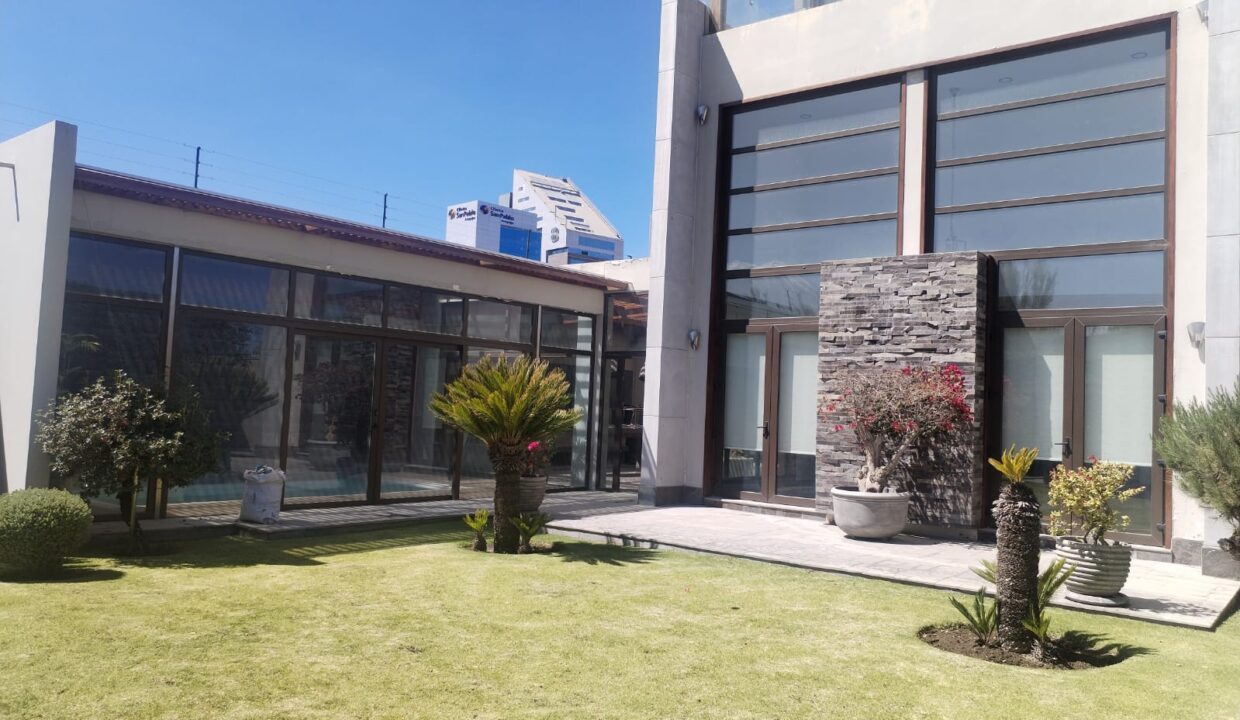 CASA EN VENTA EN CHALLAPAMPA 958 M2 SRTA CLAUDIA I