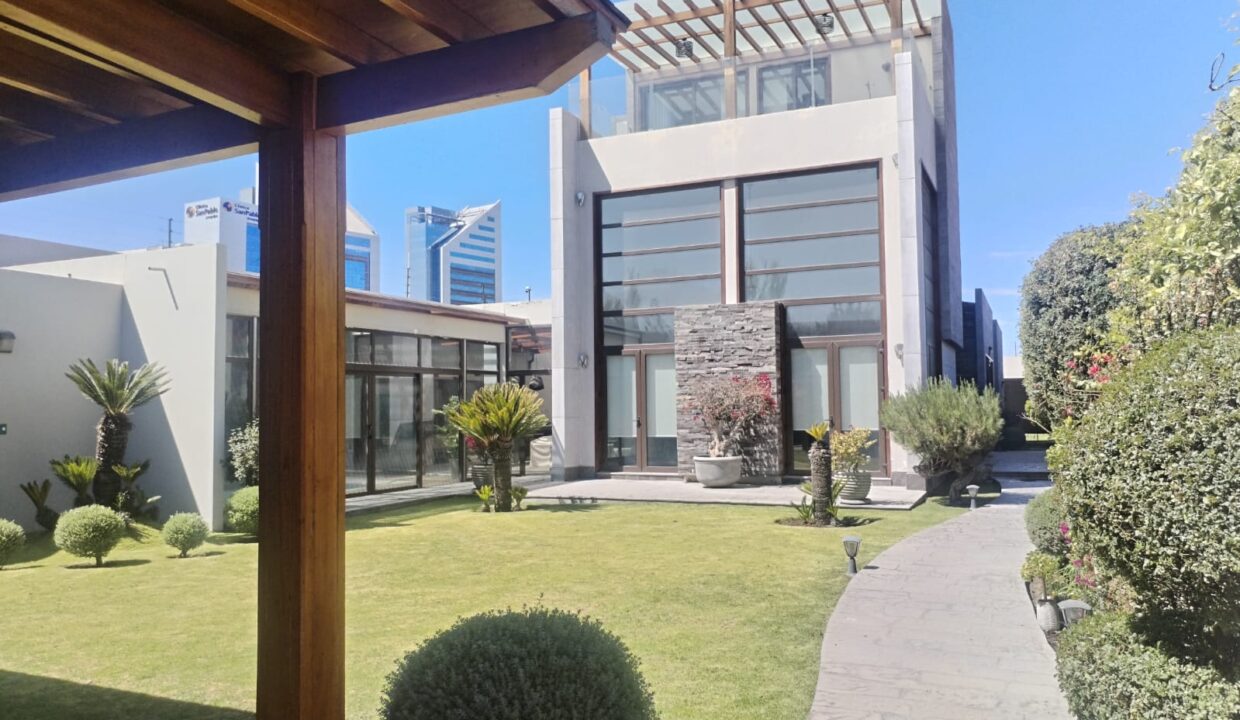 CASA EN VENTA EN CHALLAPAMPA 958 M2 SRTA CLAUDIA II