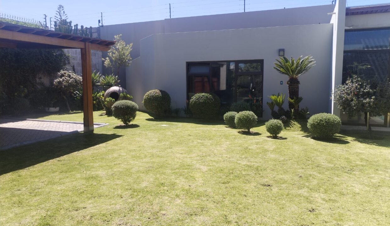 CASA EN VENTA EN CHALLAPAMPA 958 M2 SRTA CLAUDIA IV