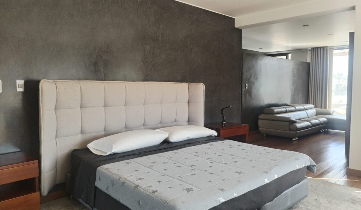CASA EN VENTA EN CHALLAPAMPA 958 M2 SRTA CLAUDIA X