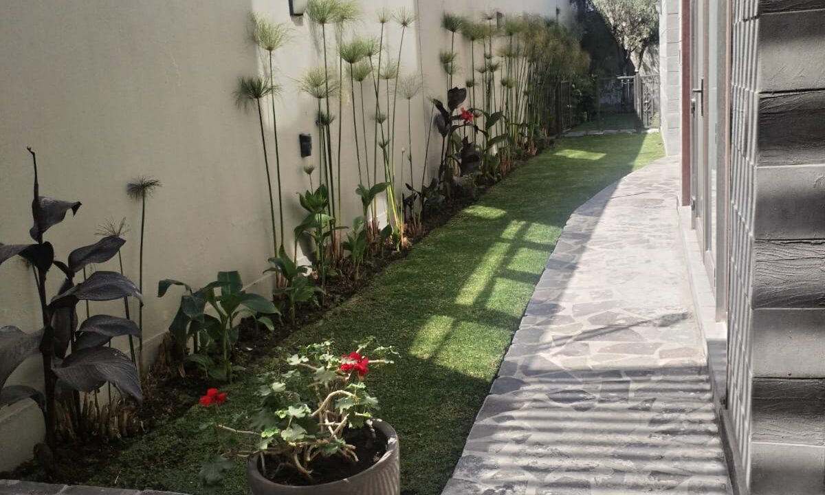 CASA EN VENTA EN CHALLAPAMPA 958 M2 SRTA CLAUDIA XI