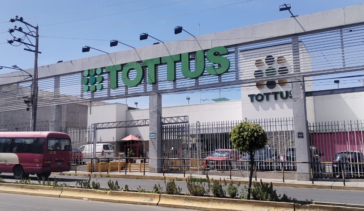 PROPIEDAD COMERCIAL EN VENTA AV PARRA 300 M2 SRA HILDA VALENCIA  I