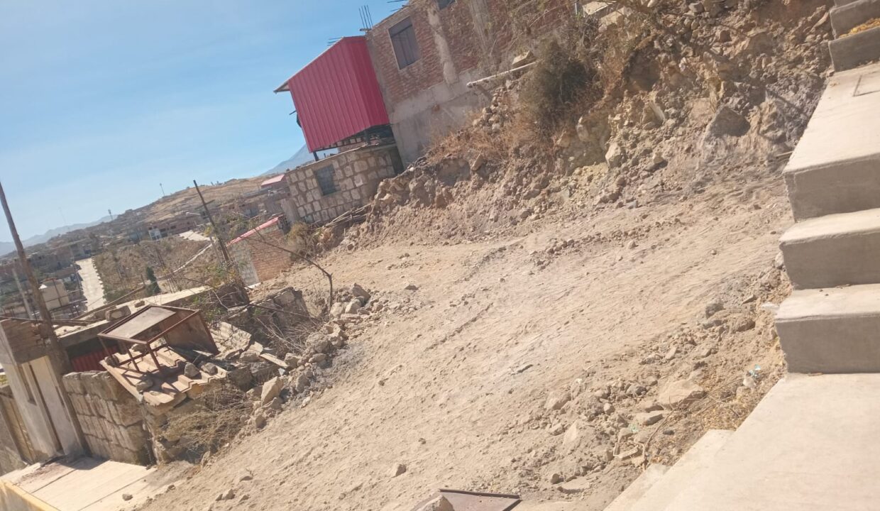 TERRENO EN VENTA EN PAUCARPATA ASOC VIV HUACSAPATA 200 M2 III
